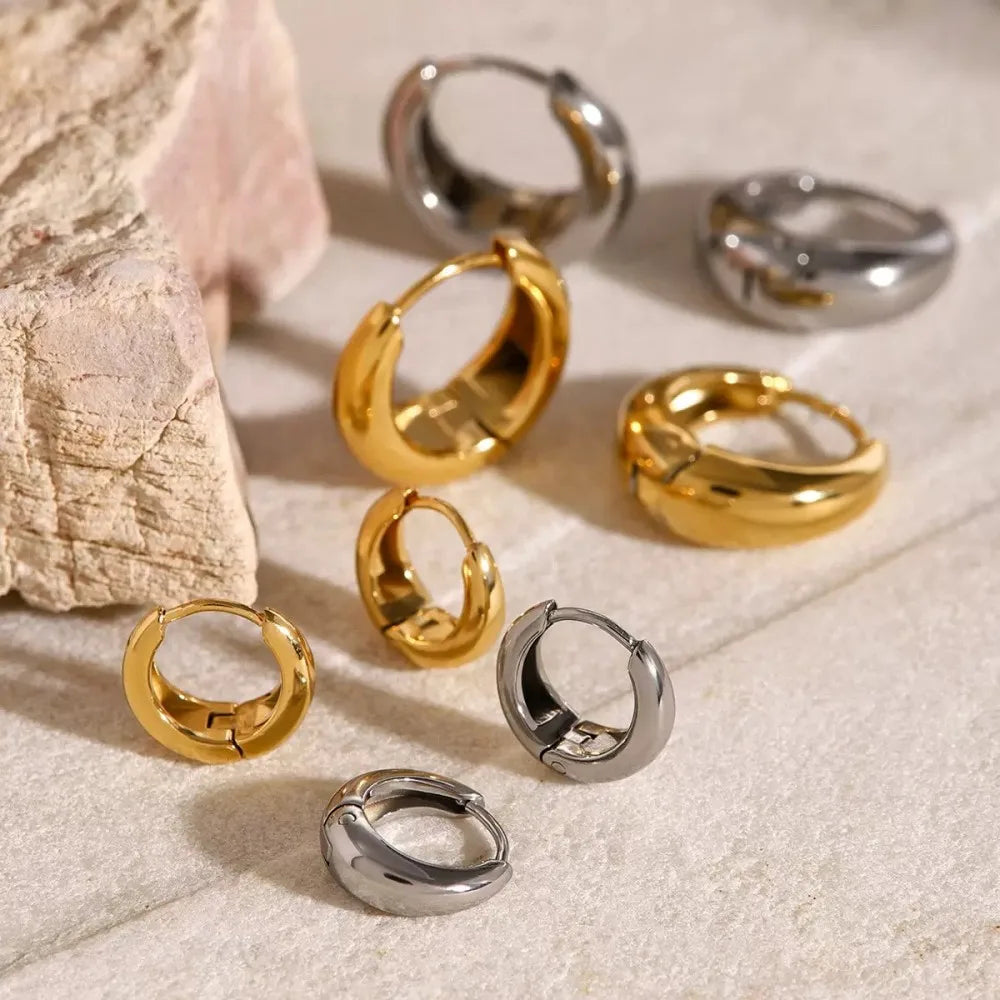 Minimalistyczne kolczyki kółka huggie ze stali nierdzewnej – złote i srebrne, unisex punk