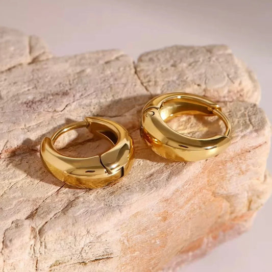 Minimalistyczne kolczyki kółka huggie ze stali nierdzewnej – złote i srebrne, unisex punk