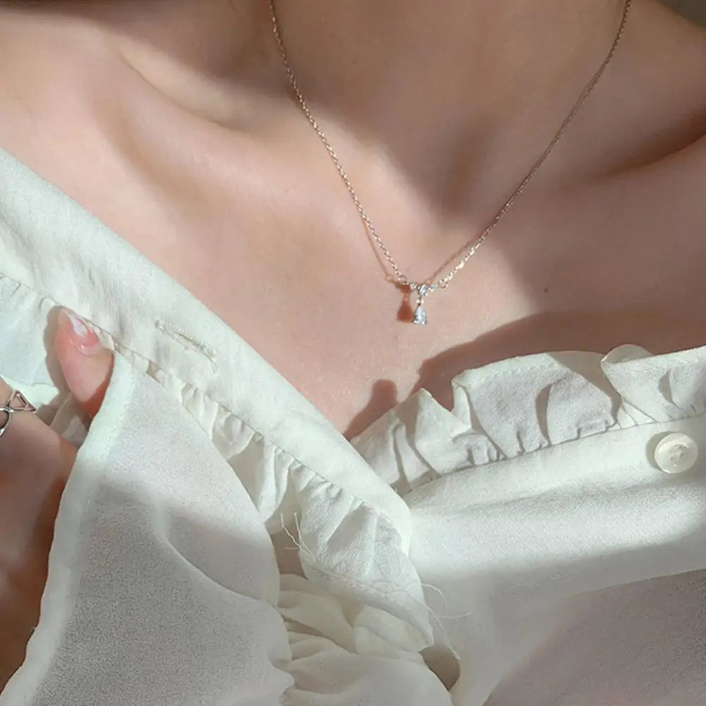 Naszyjnik z zawieszką w kształcie kropli wody, delikatny, z cyrkoniami