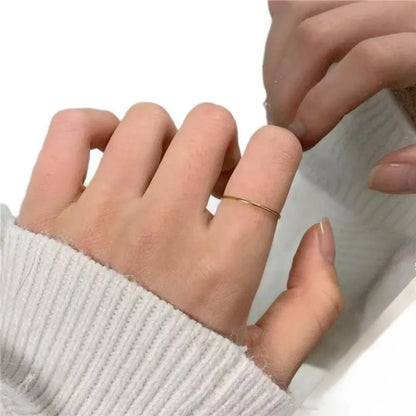 Klasyczny pierścionek ze stali nierdzewnej pozłacany 14K – minimalistyczny, elegancki, trwały