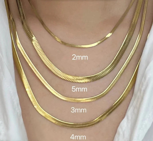 Naszyjnik typu choker ze stali szlachetnej – złoty splot w stylu herringbone