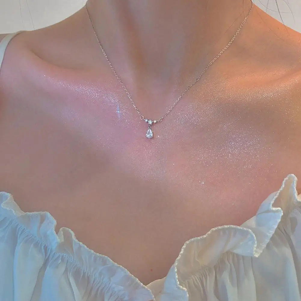 Naszyjnik z zawieszką w kształcie kropli wody, delikatny, z cyrkoniami