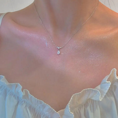 Naszyjnik z zawieszką w kształcie kropli wody, delikatny, z cyrkoniami